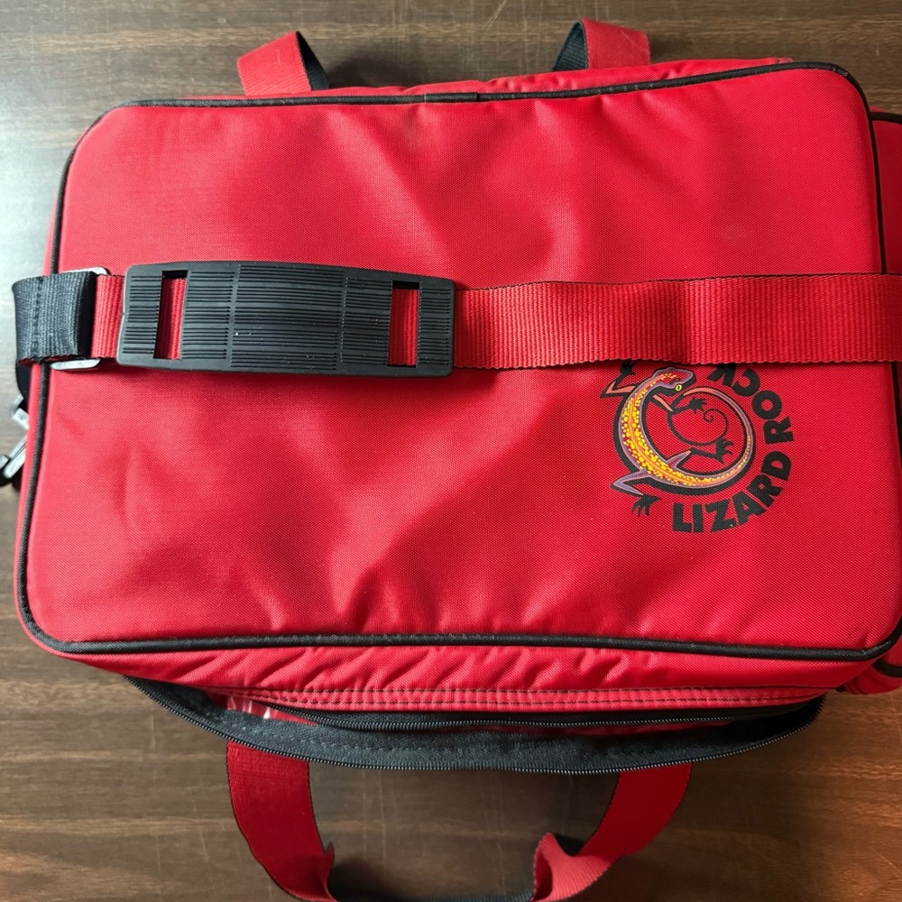 Marlboro Vintage 1992 Adventure Team Lizard Rock Insulated Cooler Duffle Bag - Picture 2 of 6